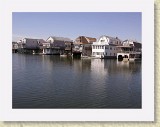 Ventnor Homes Along the Water 2 * 800 x 600 * (58KB)